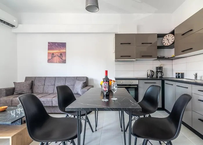 Modern Renovated Apt For Relax