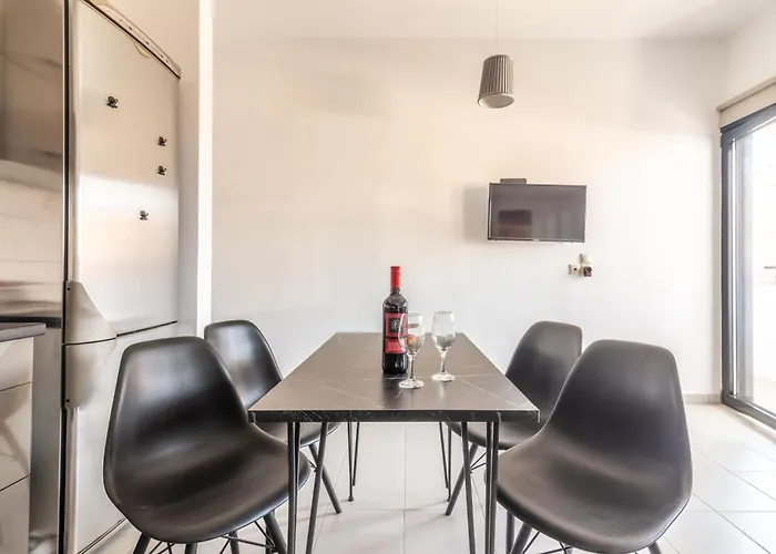 Modern Renovated Apt For Relax