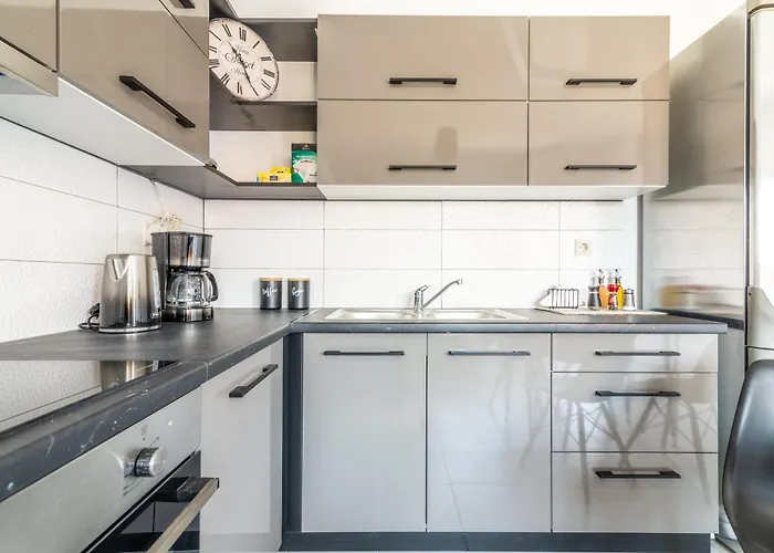 Modern Renovated Apt For Relax